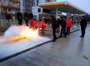 HATIRLI PETROL PERSONELİ yangın söndürme  eğitiminden görüntüler.