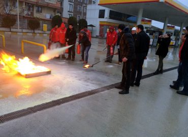 HATIRLI PETROL PERSONELİ yangın söndürme  eğitiminden görüntüler.