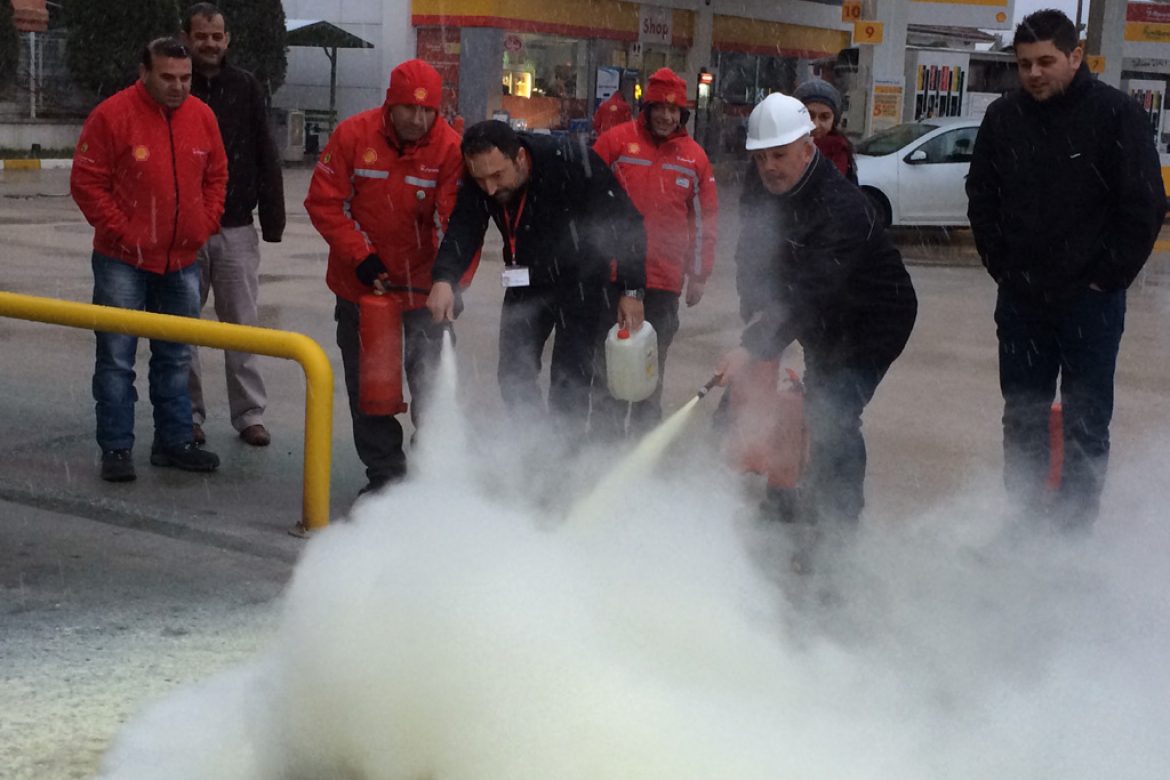 HATIRLI PETROL PERSONELİ yangın söndürme  eğitiminden görüntüler.