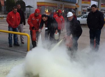 HATIRLI PETROL PERSONELİ yangın söndürme  eğitiminden görüntüler.