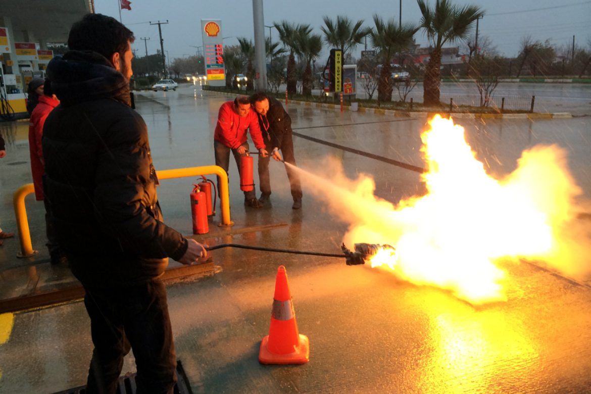 HATIRLI PETROL PERSONELİ yangın söndürme  eğitiminden görüntüler.