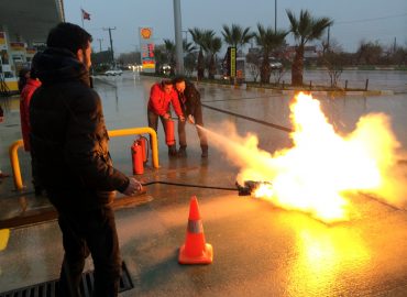 HATIRLI PETROL PERSONELİ yangın söndürme  eğitiminden görüntüler.